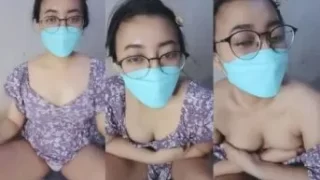 Bokep Indo Bii Livy Mahasiswi Lepas Beha Remas Buah Dadanya