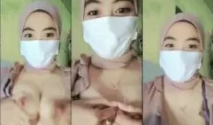 Host BerHijab Kasih uting Remas Tetek