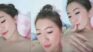 Bokep Indo VCS Kak Inem Remas Toket Mungilnya di Mango