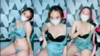 Bokep Indo Indy Cantik Elus-elusin Selangkangan